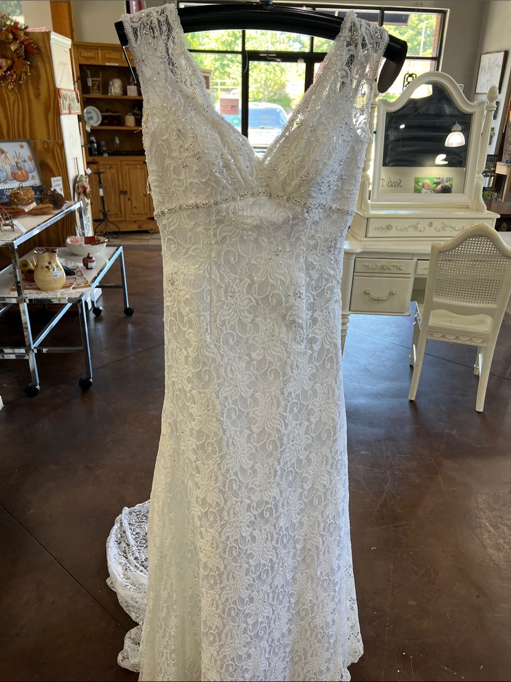 David's Bridal White Lace V-Neck Empire Waist Wedding Dress